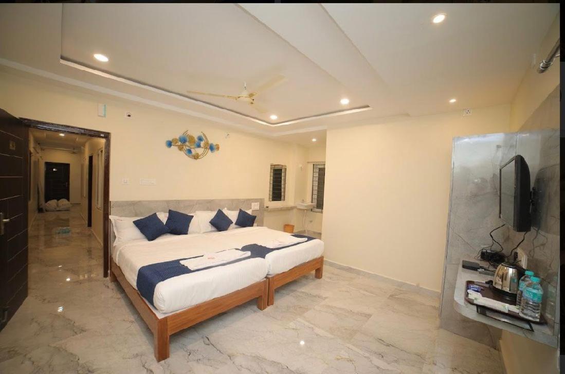 Отель Sri Ganesh Residency Тирупати Экстерьер фото