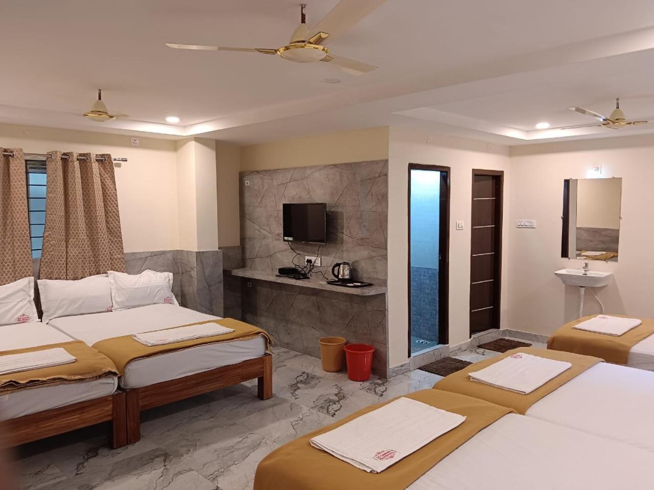 Отель Sri Ganesh Residency Тирупати Экстерьер фото